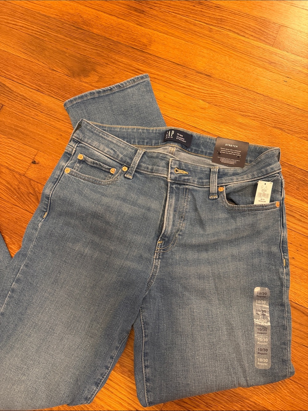 GAP Straight Leg Jeans in Light Blue Wash